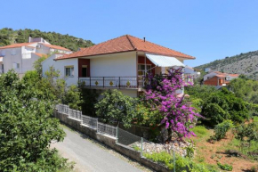 Apartments by the sea Vinisce, Trogir - 10241